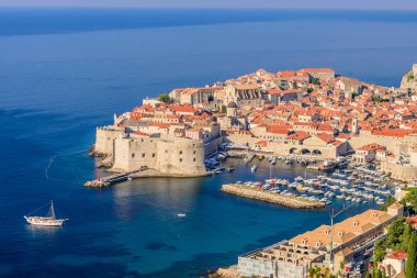 Dubrovnik kasabası, Hırvatistan - 22 Eylül 2018: Hırvatistan 'ı gezmek. Dubrovnik 'in havadan görünüşü