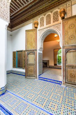 Marakeş, Fas - 9 Aralık 2018 Fas turu. Marakeş 'teki El Bahia Sarayı' nın avlusunda.