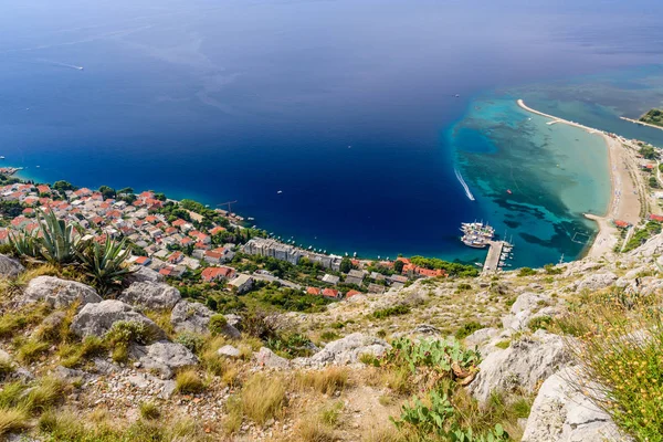 해안선과 아드리아 오미스 달마티아 크로아티아의 아름다운 — 스톡 사진