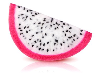 İzole dragonfruit. Beyaz-fleshed pitahaya meyve kama kırpma yolu ile beyaz arka planda izole