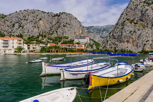 Cidade Omish Região Dalmácia Croácia Setembro 2018 Barcos Rio Cetina — Fotografia de Stock