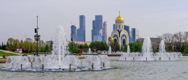 Moskova, Rusya - 2 Mayıs 2018: Moskova'yı gezin. Zafer parkı St George Kilisesi.