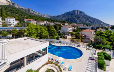 Gradac, Split, Dalmaçya region, Hırvatistan - 16 Eylül 2018: Gradac cityscape, Adriyatik denizinde popüler bir turizm beldesi