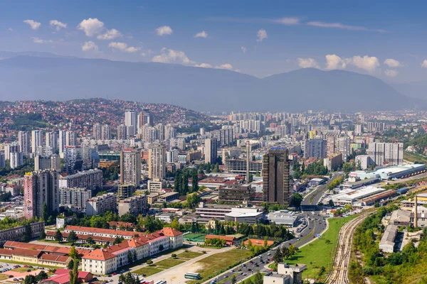 Saraybosna kenti, Bosna-Hersek - 10 Eylül 2018: Bosna-Hersek'in başkenti Saraybosna'nın güzel havadan görünümü