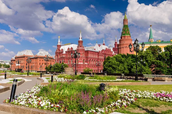 Moskwa Rosja Czerwca 2019 Zwiedzanie Moskwy Plac Manezhnaya Kreml Piękny — Zdjęcie stockowe