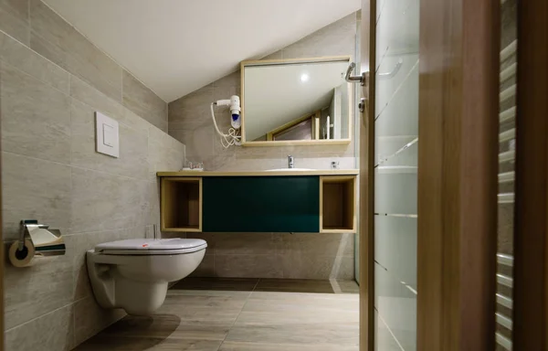 Město Sarajevo Bosna Hercegovina Září 2018 Interiér Koupelny Hotelovém Pokoji — Stock fotografie