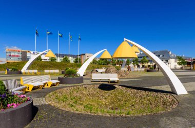 Rakvere, Estonya - 22 Haziran 2019: Rakvere şehri. Rakvere 'nin merkez meydanı, güzel yaz manzarası