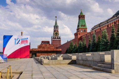 Moskova, Rusya - 10 Haziran 2019: Moskova turu. Kremlin, Kızıl Meydan ve Lenin 'in mozolesi