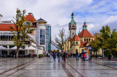 Sopot, Polonya - 6 Ekim 2019: Sopot şehri. Merkez Şehir Meydanı