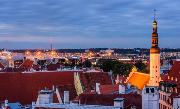 爱沙尼亚塔林 2019年8月2日 爱沙尼亚观光 塔林老城 美丽的夜景 — 图库照片