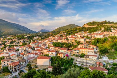 Günbatımında Samos kasabası manzarası, Samos Adası, Yunanistan