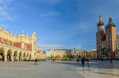 Krakow, Polonya - 5 Kasım 2016: Krakow 'un tarihi bölümünde pazar meydanı