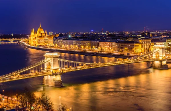 Flygfoto Över Budapest Natten Ungerska Landmärken Kedjebron Europaparlamentet Och Donau — Stockfoto