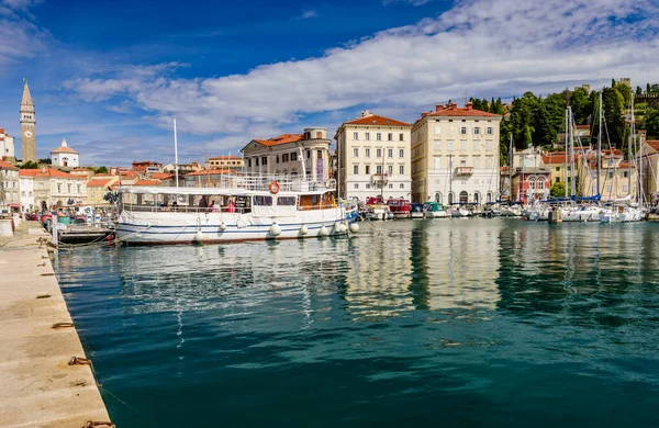 Piran Eslovênia Setembro 2016 Uma Vista Cidade Piran Com Belos — Fotografia de Stock