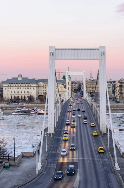 Budapest Hungría Enero 2017 Puente Elizabeth Centro Budapest Suave Luz — Foto de Stock