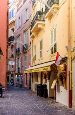 Monte Carlo, Monako Prensliği - 9 Mart 2018: Monte Carlo şehri. Monte Carlo 'da geleneksel binalar, popüler bir turizm beldesi.