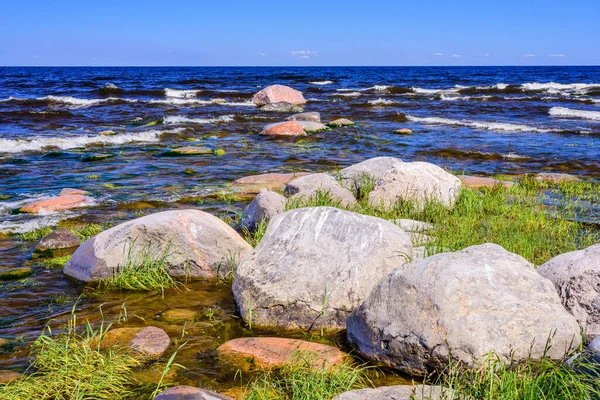 Jezioro Ladoga Malownicze Wybrzeże Głazami Przylądek Mustaniemi Pobliżu Miasta Priozersk — Zdjęcie stockowe