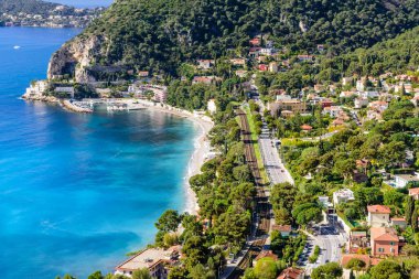 Mavi sularla güzel bir kıyı manzarası, Eze kasabası, Cote d 'azur, Fransa