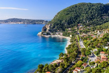 Mavi sularla güzel bir kıyı manzarası, Eze kasabası, Cote d 'azur, Fransa
