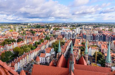 Gdansk, Polonya - 6 Ekim 2019: Gdansk eski kasabasının güzel hava manzarası