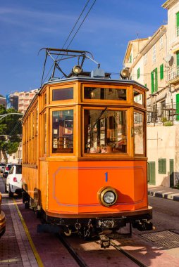 Mallorca Adası, Balearic Adaları, İspanya - 4 Ocak 2019: Port de Soller kasabasındaki eski tramvay