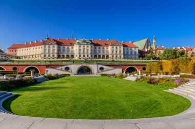 WARsaw, POLAND - 16 Ekim 2019 Polonya 'yı gezmek. Kraliyet Kalesi, Varşova 'nın ünlü bir simgesi..