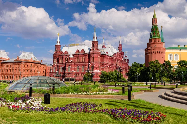 Moskwa Rosja Czerwca 2019 Zwiedzanie Moskwy Plac Manezhnaya Kreml Piękny — Zdjęcie stockowe