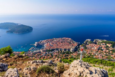 Hırvatistan 'ı gezmek. Dubrovnik 'in eski kent ve Adriyatik denizi, Dubrovnik kasabası, Hırvatistan' ın hava manzarası