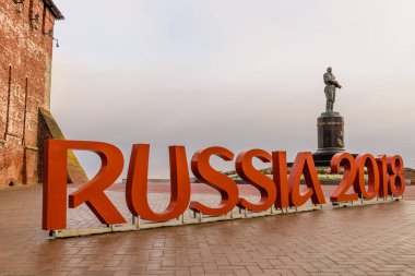 Nizhny Novgorod, Rusya - 5 Kasım 2017: Nizhny Novgorod 'lu Kremlin yakınlarındaki Valery Chkalov anıtı ve Rusya' da düzenlenen 