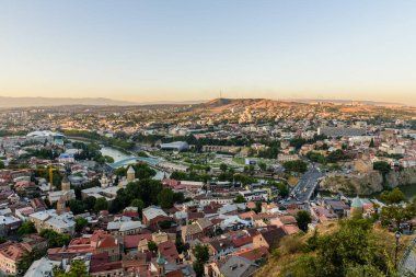 Tiflis, Gürcistan - 9 Eylül 2017: Tiflis 'in hava gece görüşü