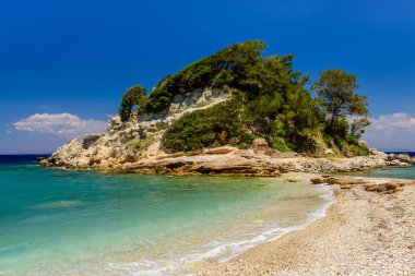 Akdeniz kıyısının güzel kıyıları Kokkari köyü yakınlarında, Samos adası, Yunanistan.