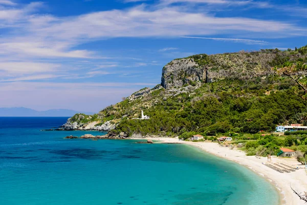 ギリシャのサモス島の人気のある目的地である風光明媚なポタミビーチ — ストック写真