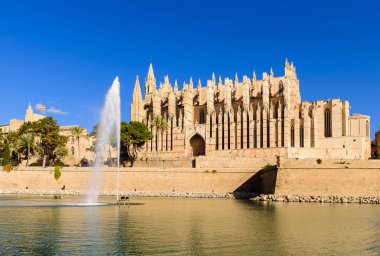 Mallorca 'yı gezmek. La Seu, Palma de Mallorca 'nın ortaçağ katedrali, Mallorca adası, Balearic Adaları, İspanya