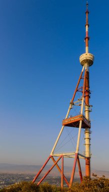 Tiflis, Gürcistan - 13 Eylül 2017: Tiflis 'in merkezindeki TV kulesi