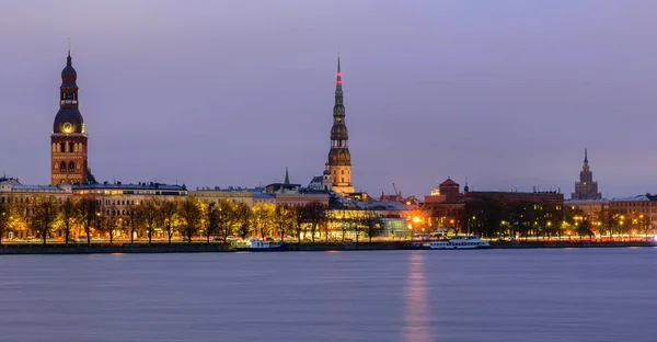 Letonya Gezmek Riga Daugava Nehri Riga Letonya Nın Güzel Gece Stok Fotoğraf