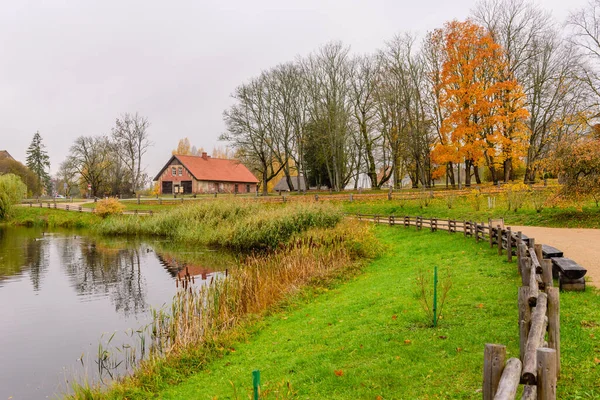 Wiejska Łotwa Piękny Jesienny Krajobraz Parku Narodowym Gauja Sigulda Łotwa — Zdjęcie stockowe