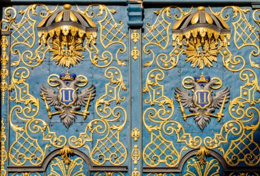 Wroclaw, Polonya - 14 Ekim 2019: Wroclaw şehrindeki üniversite kapısı