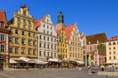 Wroclaw, Polonya - 14 Ekim 2019: Polonya turu. Wroclaw 'daki pazar meydanı