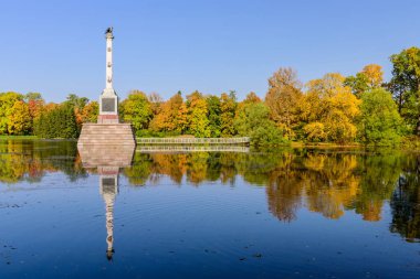 Saint Petersburg 'u gezmek. Catherine Park 'taki Chesmenskaya sütunu, Puşkin (Tsarskoe Selo), Rusya