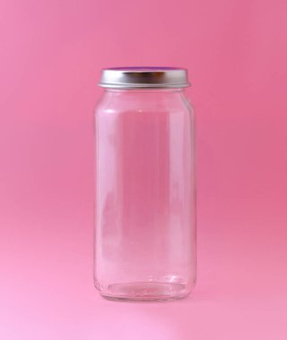 pembe bir arka plan üzerinde boş transparante kavanoz 