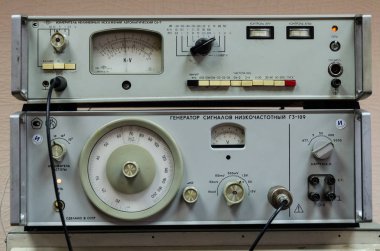 Laboratuvar elektronik osilatör cihazları ve ölçüm cihazı