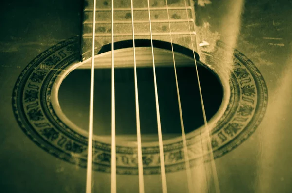 木製のクラシック ギターのクローズ アップ — ストック写真