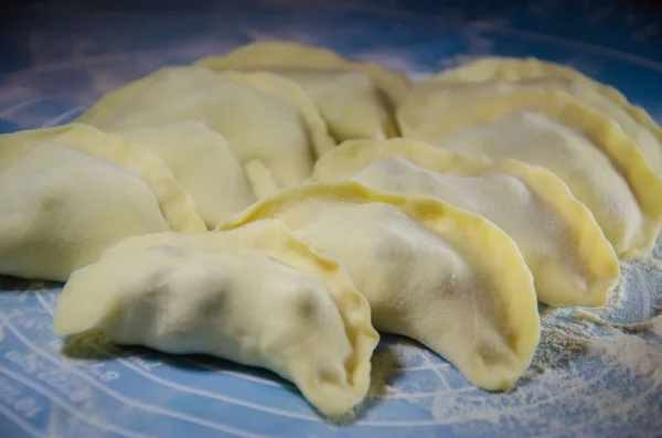 Close View Van Handgemaakte Dumplings Blauwe Rubberen Servet — Stockfoto