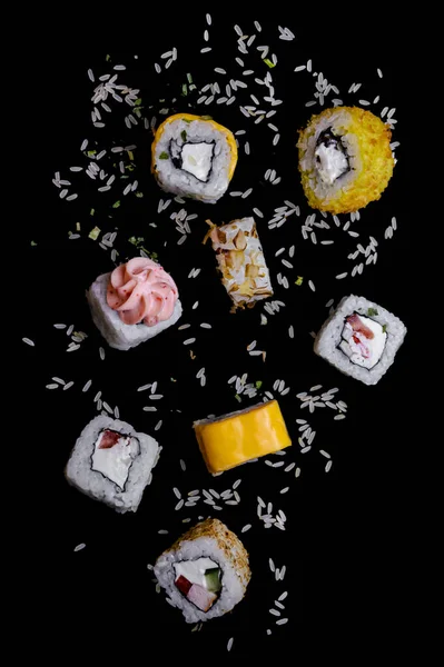 Fliegen Verschiedene Sushi Alaska Chidder Lava Kalifornien Zusammen Mit Reis — Stockfoto