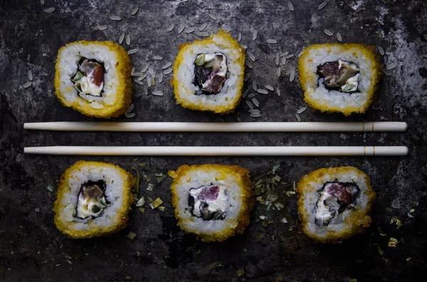 Rollos Sushi Sobre Fondo Oscuro Con Espacio Para Copiar —  Fotos de Stock