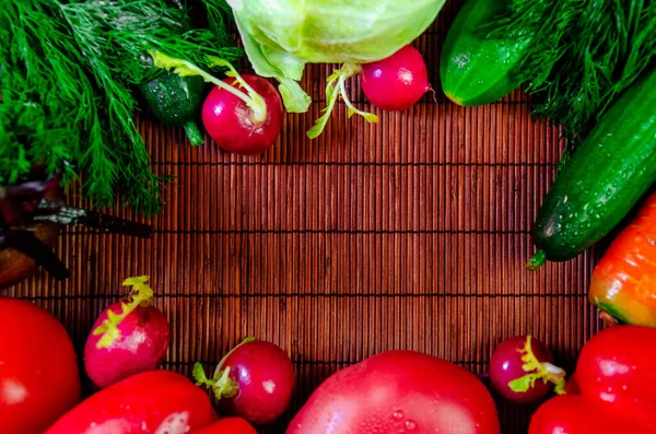 Groenten Veganistische Verse Dille Komkommers Kool Radijs Zoete Rode Peper — Stockfoto