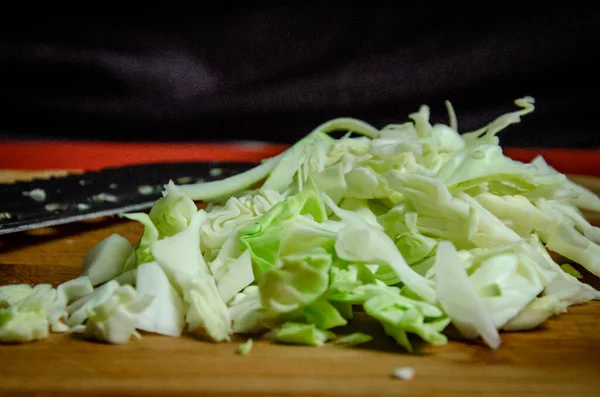 Repollo Blanco Crudo Blanco Fresco Picado Finamente Con Cuchillo Grande —  Fotos de Stock