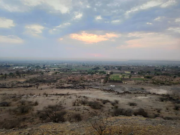 Amanecer Paisaje Pequeña Aldea Granja India Colina Con Campos Casas — Foto de Stock