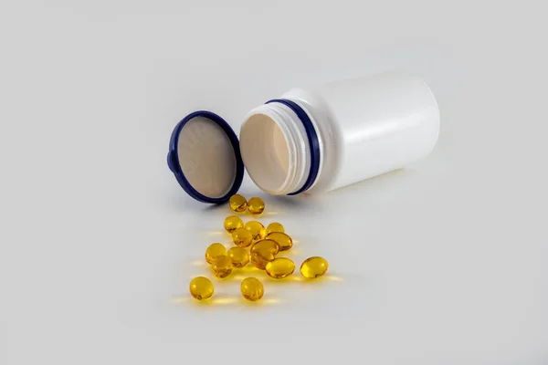Otevřená Lahvička Léky Ležící Boku Roztroušenými Tabletami Stole Covid19 Vitamíny — Stock fotografie