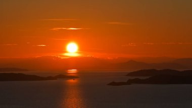 Yunanistan 'ın batısında günbatımı gökyüzü, Sporades adaları